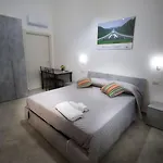 Revolution Bed E Breakfast 住宿加早餐酒店 3*