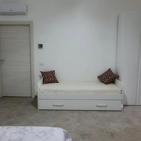 Revolution Bed E Breakfast 3* קאסרטה