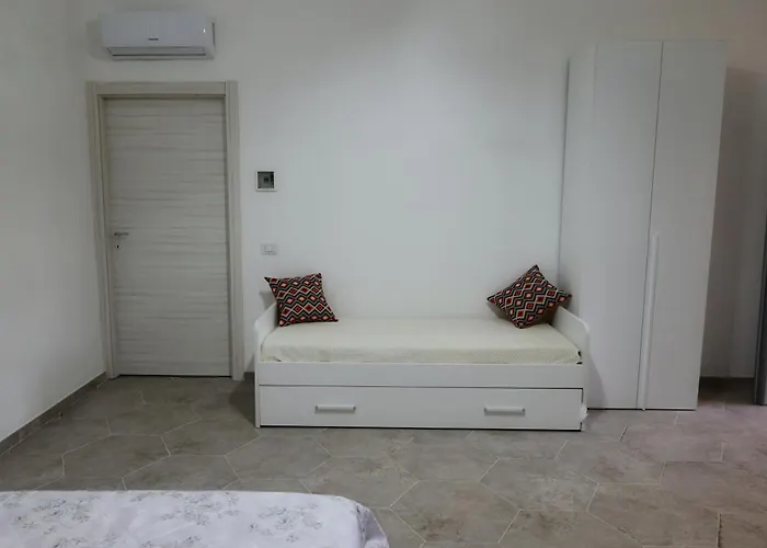 Revolution Bed E Breakfast 3* كازيرتا