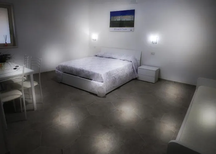 Revolution Bed E Breakfast 3* كازيرتا