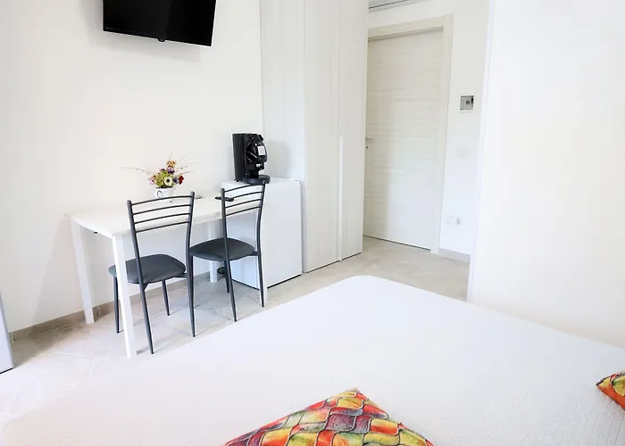 Revolution Bed E Breakfast 3* كازيرتا